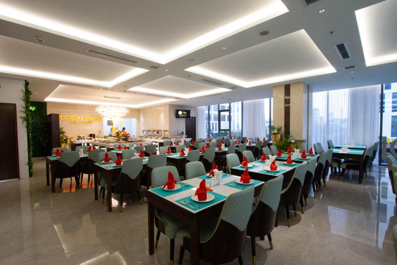 Cordial Grand Hotel Da Nang Beach - Infinity Rooftop Pool מראה חיצוני תמונה